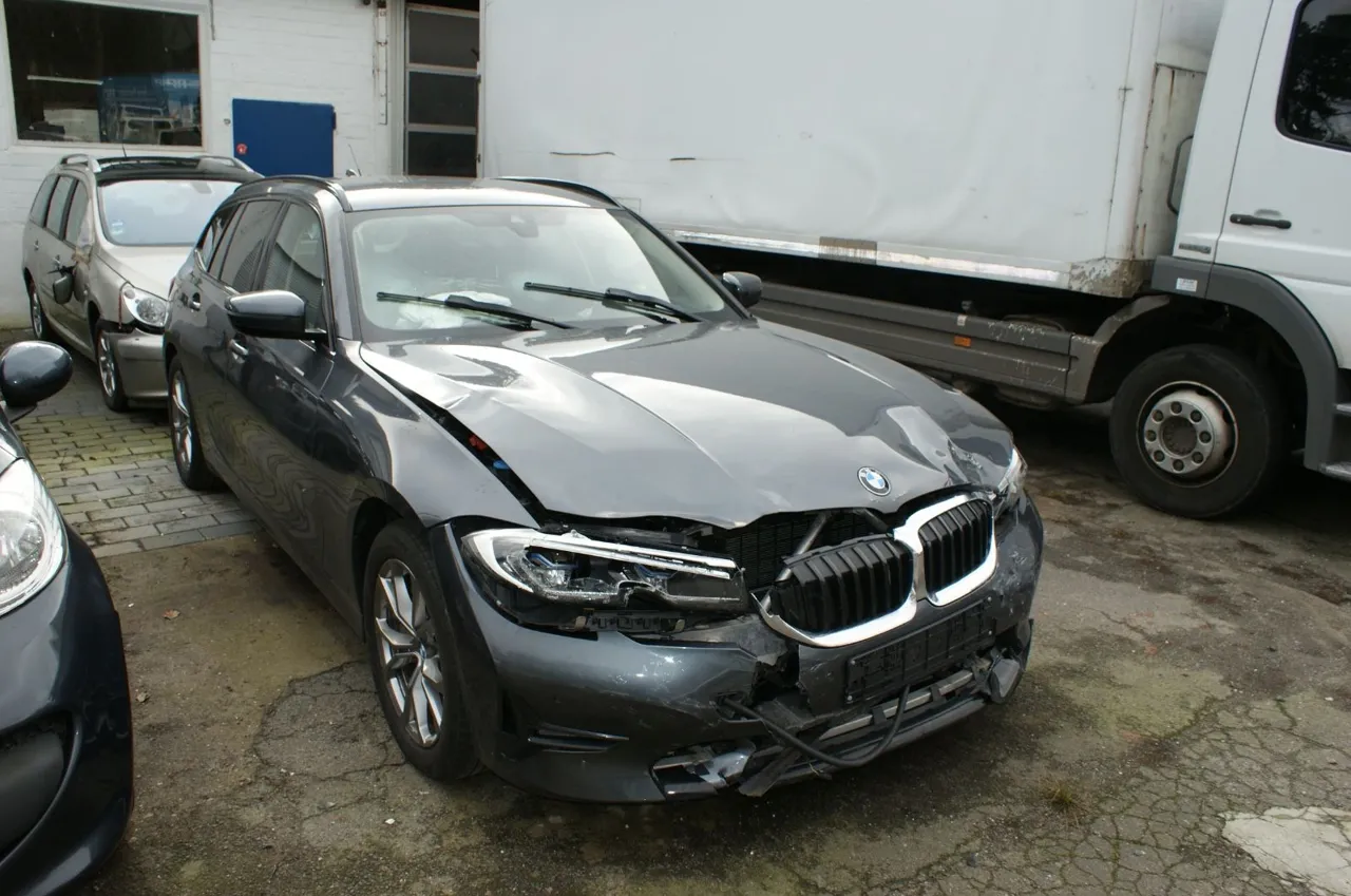 BMW 330 Touring e xDrive Sport Line